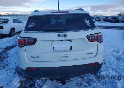 2018 Jeep Compass Latitude из США, поврежденный, VIN 3C4NJDBB9JT152985